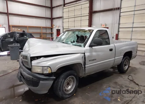 2001 Dodge Ram 1500 St/Ws из США, поврежденный, VIN 1B7HC16X11S150905